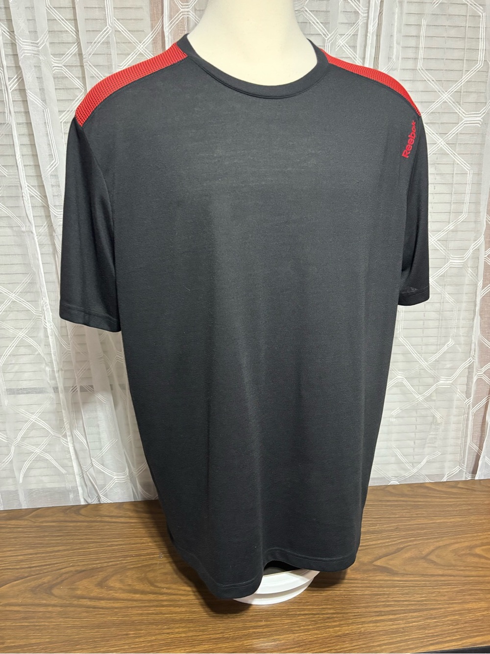 Reebok Men’s Black Short-Sleeve Athletic Tee with Red Shoulder Panels 25 p2p 32L